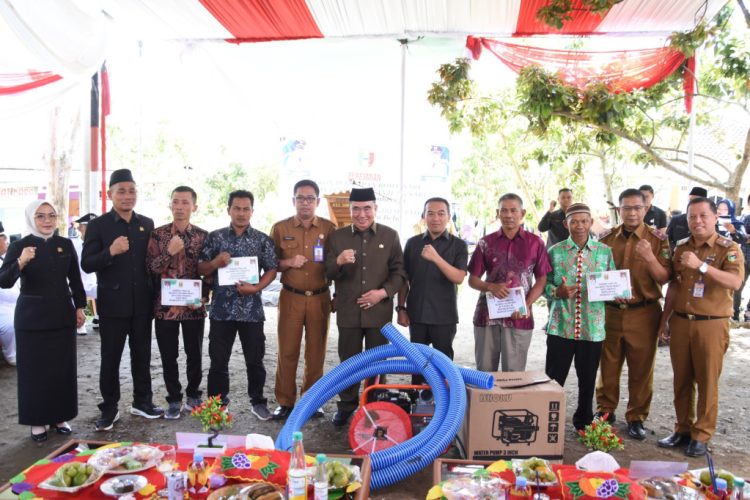 Wujudkan Swasembada Pangan, Bupati Tanggamus Serahkan Alsintan untuk 50 Kelompok Tani