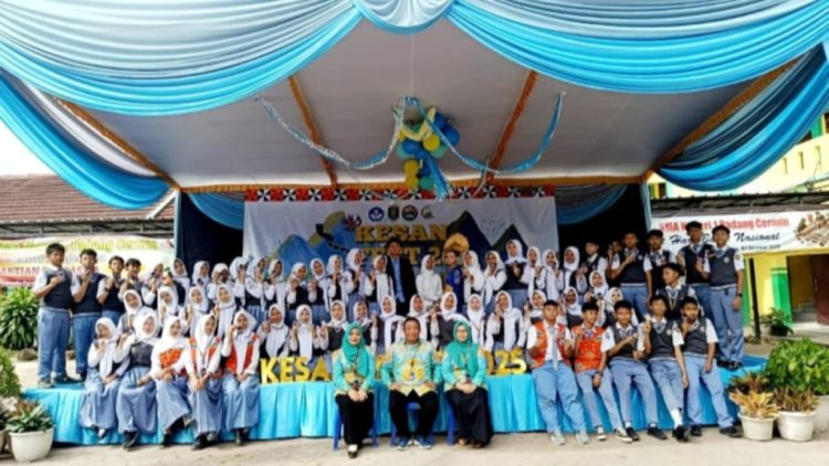 SMAN 1 Padang Cermin Rayakan Hari Pahlawan 2025 dengan Karya Seni Spektakuler, Bukti Kreativitas Generasi Muda Tak Pernah Padam