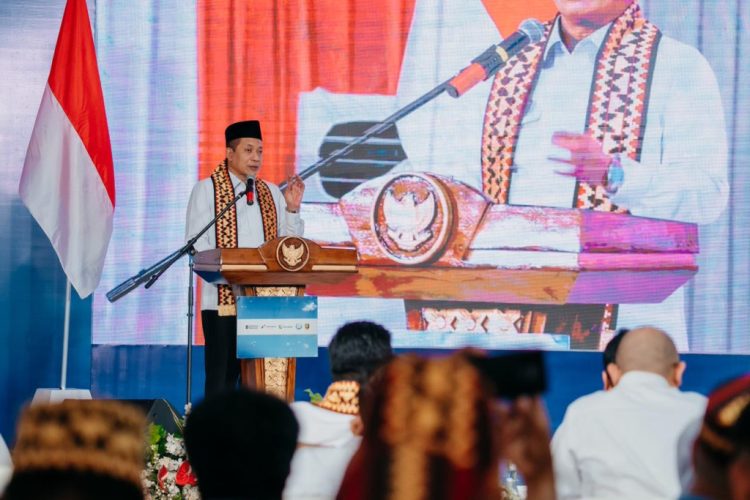 Menkop UKM Letakkan Batu Pertama SPBU Nelayan di Lampung Timur, Dorong Kemandirian Energi dan Kesejahteraan Pesisir