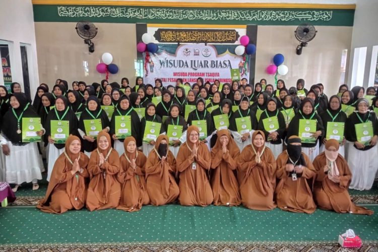 Merencanakan Husnul Khatimah: 109 Santri Lansia Al-Ishlah Ikuti Wisuda Program Tsaqifah, Belajar Seni Menyambut Kematian dengan Tenang