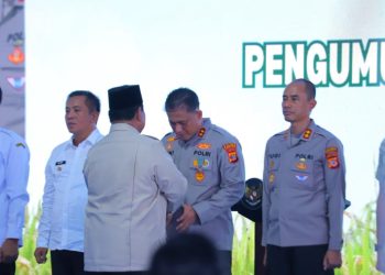 Presiden Prabowo Anugerahkan Satyalancana Wira Karya kepada Kapolres Lampung Selatan AKBP Toni Kasmiri