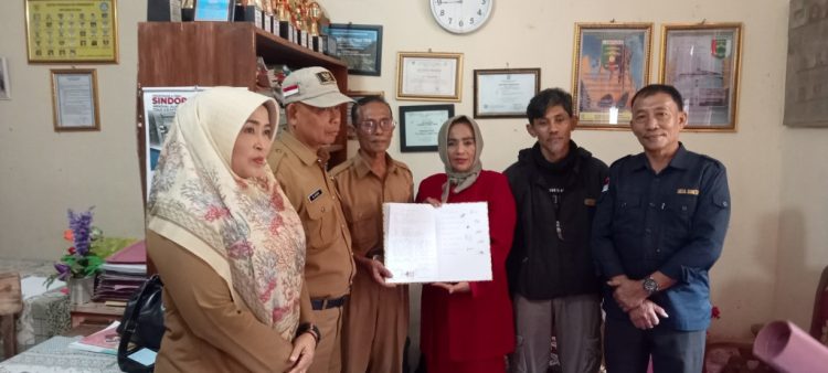 Orang Tua Khawatir, KBM SD Handayani Terpaksa di Tenda Darurat