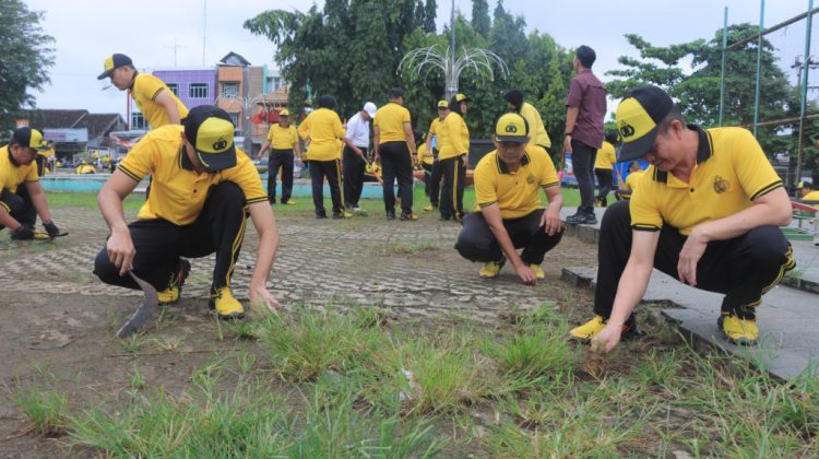 Polres Metro dan Forkopimda Metro Gelar Kurvei Bersih-Bersih Lapangan Samber