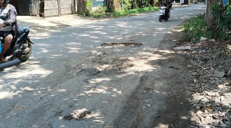Boomerang Politik Eva Dwiana: Jalan Kota Rusak Saat Dana Hibah Mengalir