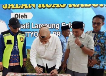 Haru Warga Sambut Peresmian Jalan Kota Dalam–Budidaya di Sidomulyo