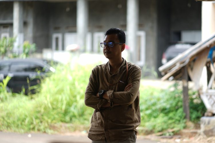 Satire Politik dalam Puisi “Program Masuk Surga” Karya Muhammad Alfariezie