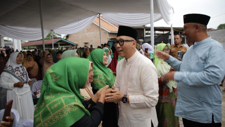 Gubernur Rahmat Mirzani Djausal dan Ibu Purnama Wulan Sari Safari Ramadan di Lampung Tengah