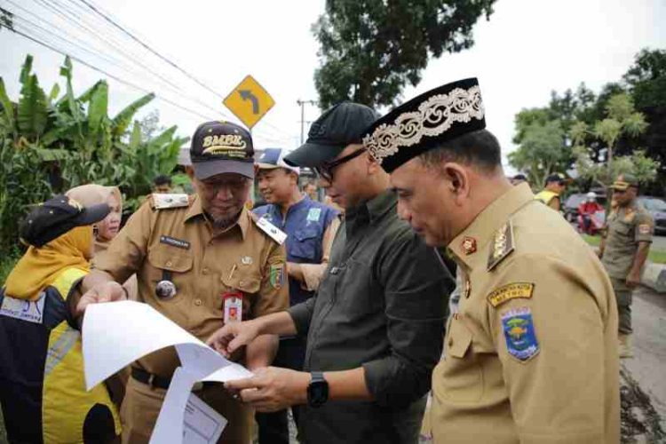 Gubernur Mirza Tinjau Pemeliharaan Jalan di Ruas Pattimura Kota Metro dan Metro–Kota Gajah