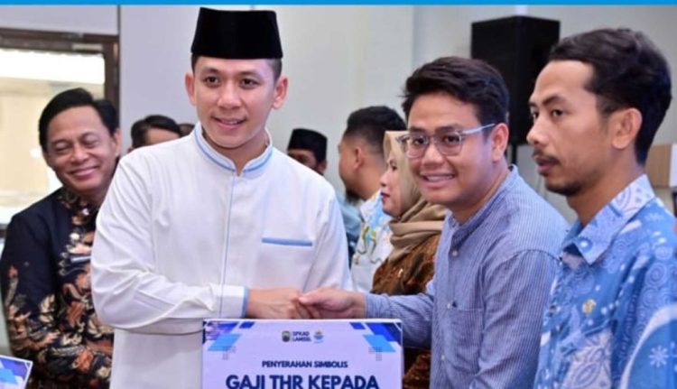 Bupati Egi Serahkan THR Rp35,6 Miliar kepada ASN Lampung Selatan
