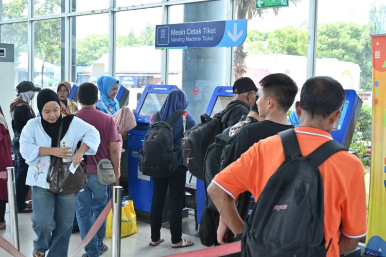 Ribuan Kendaraan dan Penumpang Melewati Lintasan Strategis ASDP Saat Paskah