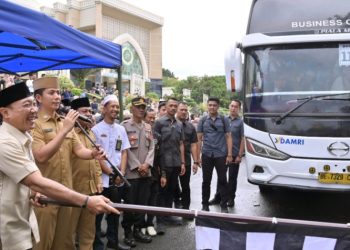Ratusan Jemaah Haji Lampung Selatan Berangkat, Bupati Titip Pesan Jaga Nama Daerah