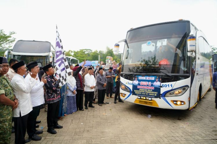 Suasana Haru Warnai Pelepasan Jamaah Haji Pringsewu 2026