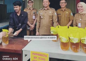 Bupati Pringsewu Pantau OP Minyak Goreng, Warga Antusias Belanja Murah