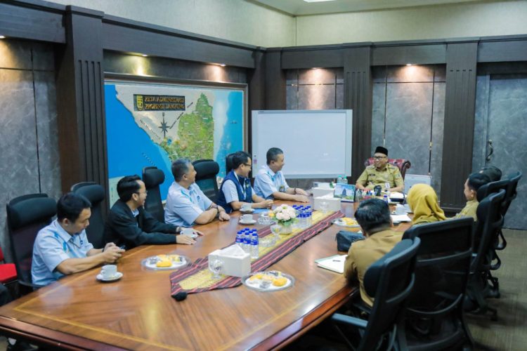 Lampung Kejar Desa Berlistrik 100 Persen, Gubernur Rahmat Mirzani Djausal Beri Dukungan