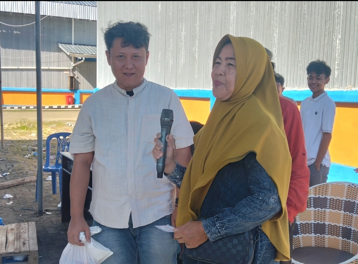 Bulog Lampung Selatan Tebar 800 Paket Daging Kurban untuk Warga dan Ormas