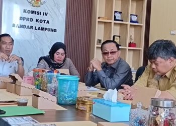 Kadisdikbud Bandar Lampung Tertunduk Saat Dicecar DPRD Soal SMA Siger