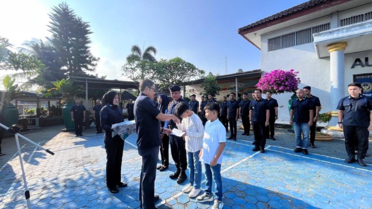 Dukung Generasi Unggul, Lapas Kalianda Berikan Beasiswa bagi Putra-Putri Berprestasi