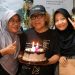 Isbedy 68 Tahun, Lilin Ultah Ditiup di Tengah Kehangatan Keluarga