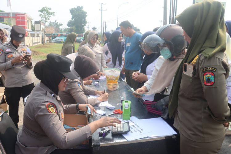 393 Warga Serbu Bazar Murah Bhayangkara ke-80 di Mapolres Lampung Selatan