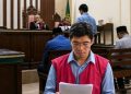 Tangis Hermawan Eriadi Pecah di Sidang, Kenang Kepergian Sang Ibu dari Balik Jeruji