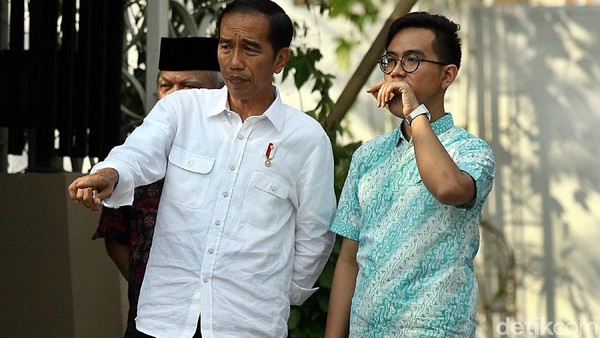 Di Tengah Gelombang Reformasi Jilid 2, Citra Jokowi Tetap Bertahan Kuat