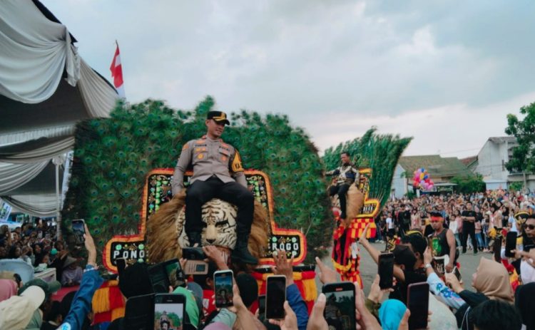 Hari Bhayangkara ke-80 di Pringsewu Dirayakan dengan Pentas Budaya dan Bazar UMKM