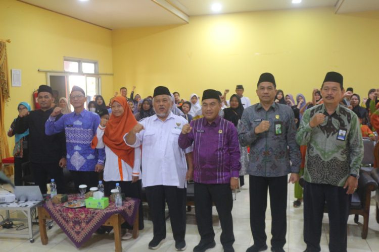 Peringati Lebaran Yatim 1448 H, Kemenag Pringsewu Bagikan 175 Paket Santunan