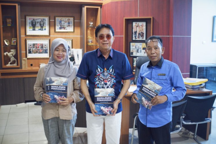Kolaborasi Lintas Prodi, Dosen IIB Darmajaya Terbitkan Buku Manajemen Pemasaran Modern