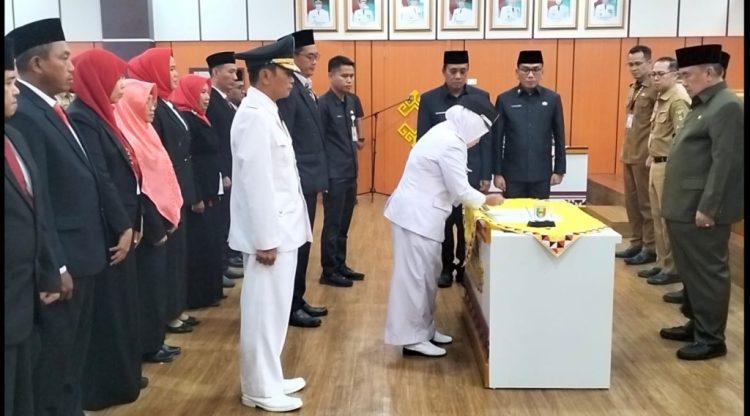 12 Pejabat Administrator dan Pengawas Resmi Dilantik, Bupati Tanggamus: Jabatan Adalah Amanah