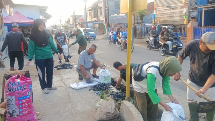 Lurah Sukarame Turun Tangan, Keluhan Drainase Jalan Pulau Karimun Segera Dilaporkan ke Wali Kota