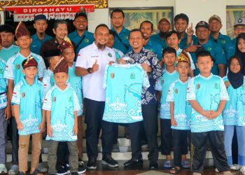Siap Berlaga di Kejurnas, Bupati Riyanto Pamungkas Lepas Kontingen FESPATI Lampung