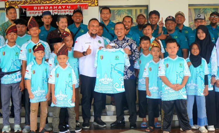 Siap Berlaga di Kejurnas, Bupati Riyanto Pamungkas Lepas Kontingen FESPATI Lampung