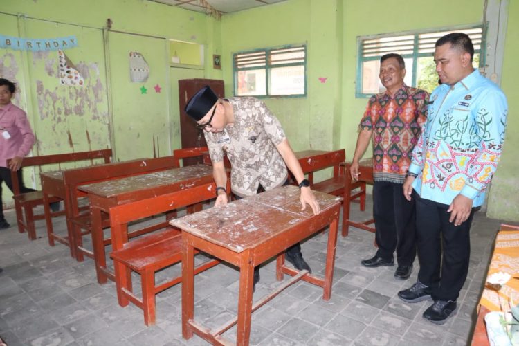 Gubernur Mirza Tinjau SDN 2 Rama Nirwana, Delapan Ruang Kelas Butuh Penanganan