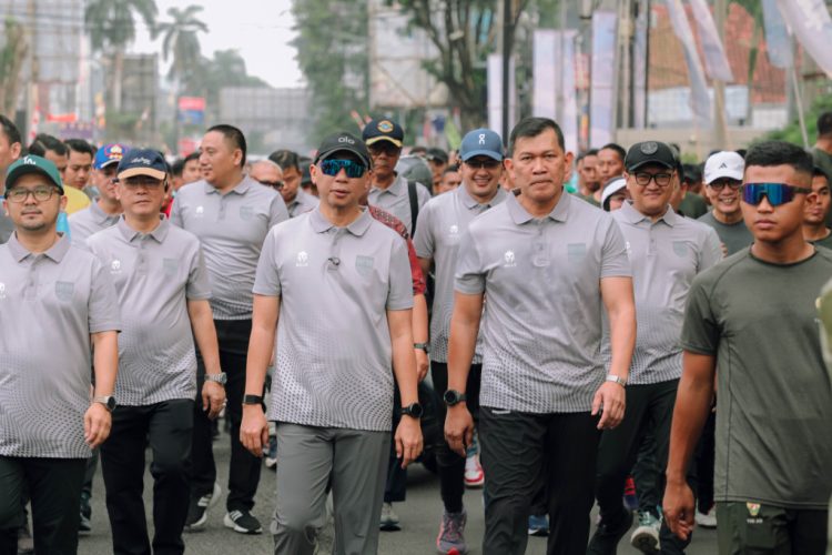 Gubernur Mirza Ikuti Gerak Jalan Sehat HUT ke-1 Kodam XXI/Radin Inten dan HUT ke-81 RI