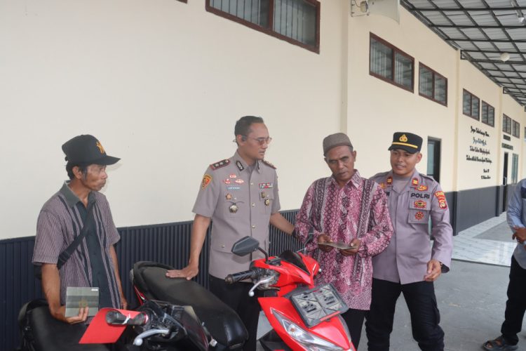 Motor Dicuri Berhasil Ditemukan, Kapolres Lampung Selatan Serahkan Langsung ke Korban