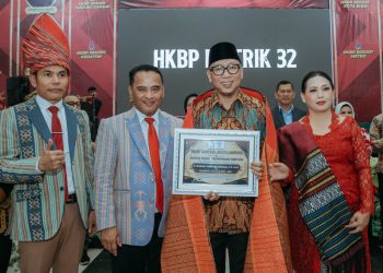 Gubernur Mirza Terima Penghargaan HKBP atas Dedikasi Jaga Kerukunan di Lampung