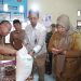 Umi Laila Serahkan Bantuan Beras, 572 Warga Pekon Blitarejo Terima 30 Kg
