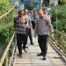 Jembatan Gantung Bumi Arum Rusak, Kapolres Pringsewu Cek Langsung Keluhan Warga