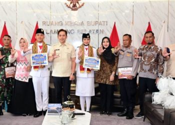 Dua Pelajar Lamsel Sukses Jadi Paskibraka Nasional, Bupati Egi Beri Hadiah Umrah