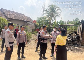 Lalai tinggalkan api saat bakar sampah, rumah warga Pringsewu terbakar