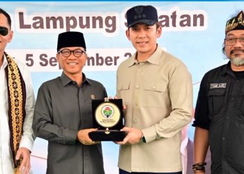 Potensi Desa Merak Batin Dikembangkan Jadi Kekuatan Ekonomi, Mendes PDT Hadiri Panen Anggur