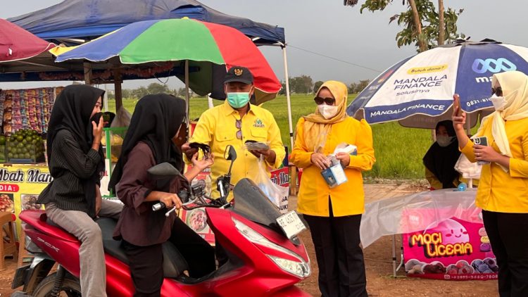 Abu Vulkanik Anak Krakatau Guyur Pringsewu, Golkar Turun Bagikan 1.000 Masker