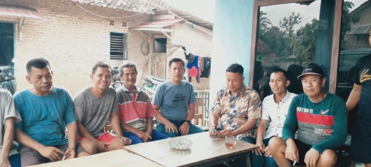 Listrik Nyambung dari Rumah ke Rumah, Warga Bulurejo Minta PLN Pasang Tiang