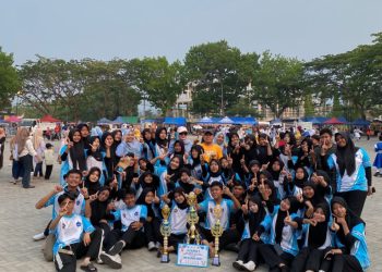 Tampil Memukau, Drumband SMPN 1 Katibung Bawa Pulang Tiga Trofi