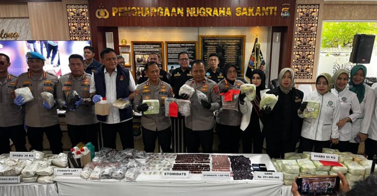 89 Kg Sabu dan Ribuan Etomidate Disita, 7 Tersangka Diamankan Polda Lampung