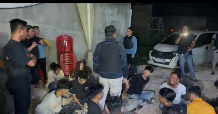 Pesta Ultah Bermusik DJ Berujung Penggerebekan, 13 Orang Diamankan Ditresnarkoba