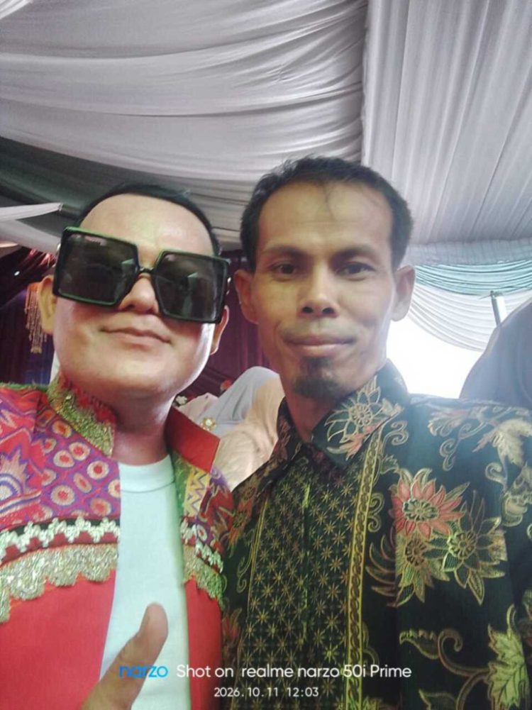 Resepsi Pernikahan di Way Kanan Makin Meriah, Tatang D’Koplo Jadi Rebutan Foto Penggemar