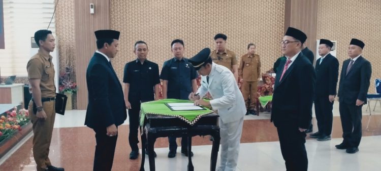 Bupati Pringsewu Lantik 8 Pejabat, Masa Dinas Salah Satunya Tinggal Hitungan Hari