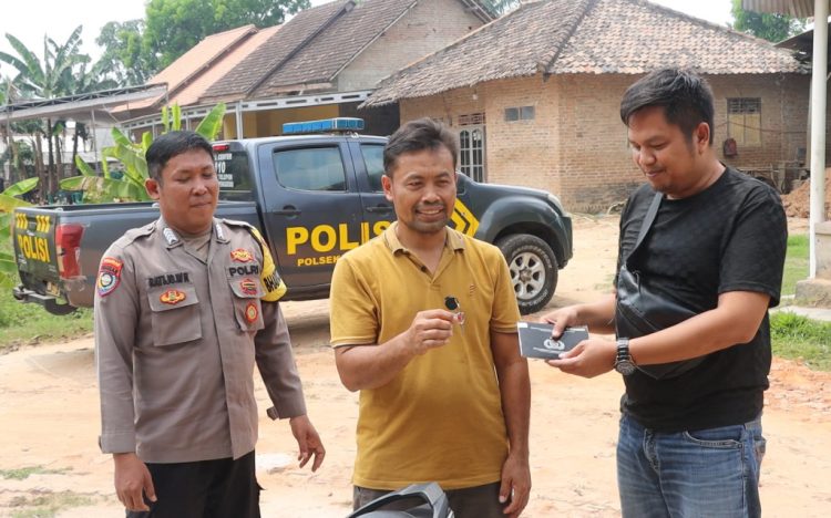 Terharu! Kapolsek Candipuro Antarkan Motor Korban hingga ke Depan Rumah