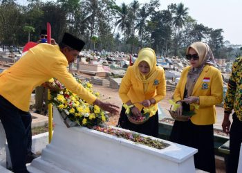 Golkar Pringsewu Peringati HUT ke-62 dengan Tabur Bunga dan Aksi Sosial